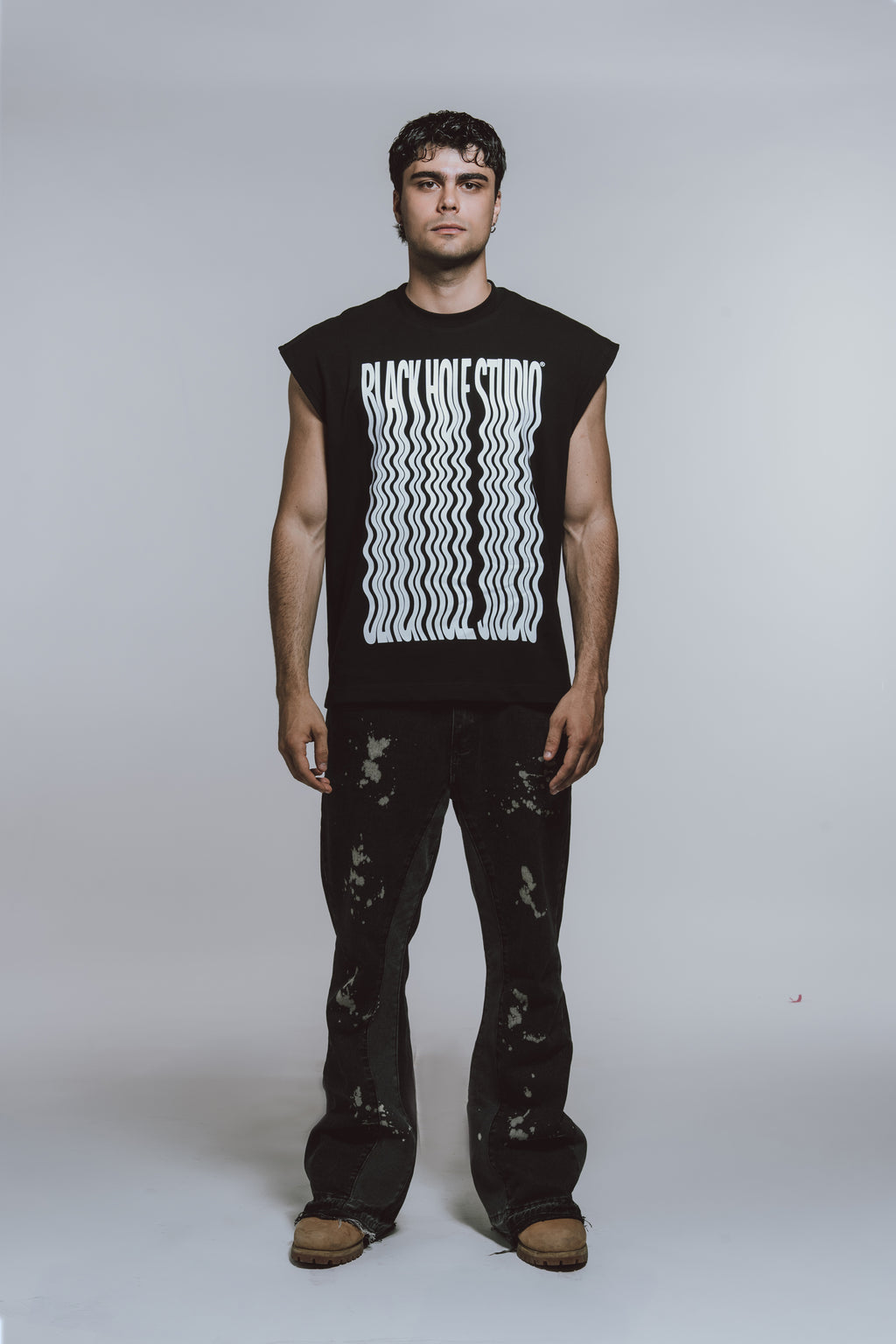 BLACK HOLE SLEEVELESS TOP