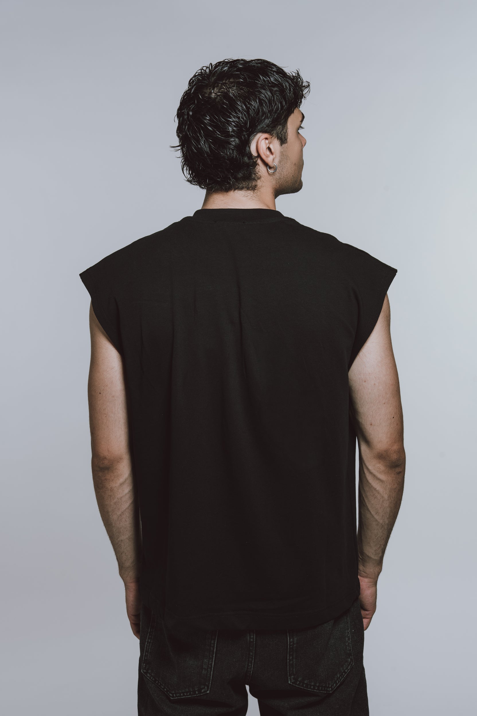 BLACK HOLE SLEEVELESS TOP